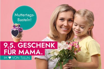 Mutter mit Kind und Blumen in der Hand symbolisiert Muttertag - auf rose Hintergrund