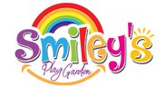 Smileys Play Garden ist ein buntes Logo mit Regenbogen und Sonnenstrahlen