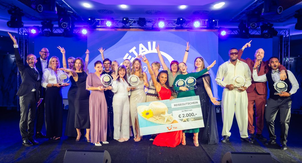 Retail Award, Gewinner auf der Bühne mit Gutschein