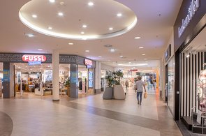 Innenansicht der Rosenarcade - zu sehen ist Fussl und Hunkemöller 