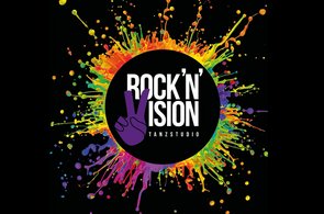 Rock'n Vision Logo - weiße Schrift Peace Zeichen in Violett bunte Farbkleckser auf schwarzem Grund