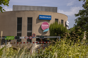 Rosenarcade Parkhaus von außen